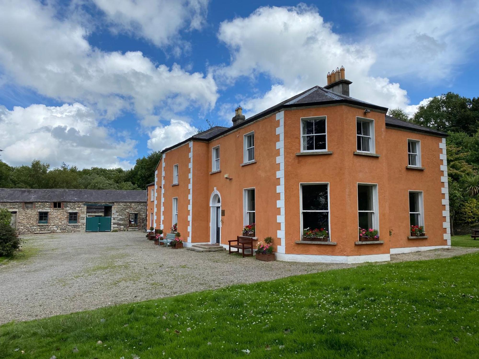 Clone Country House Aughrim Exterior foto The former railway station at Killimor