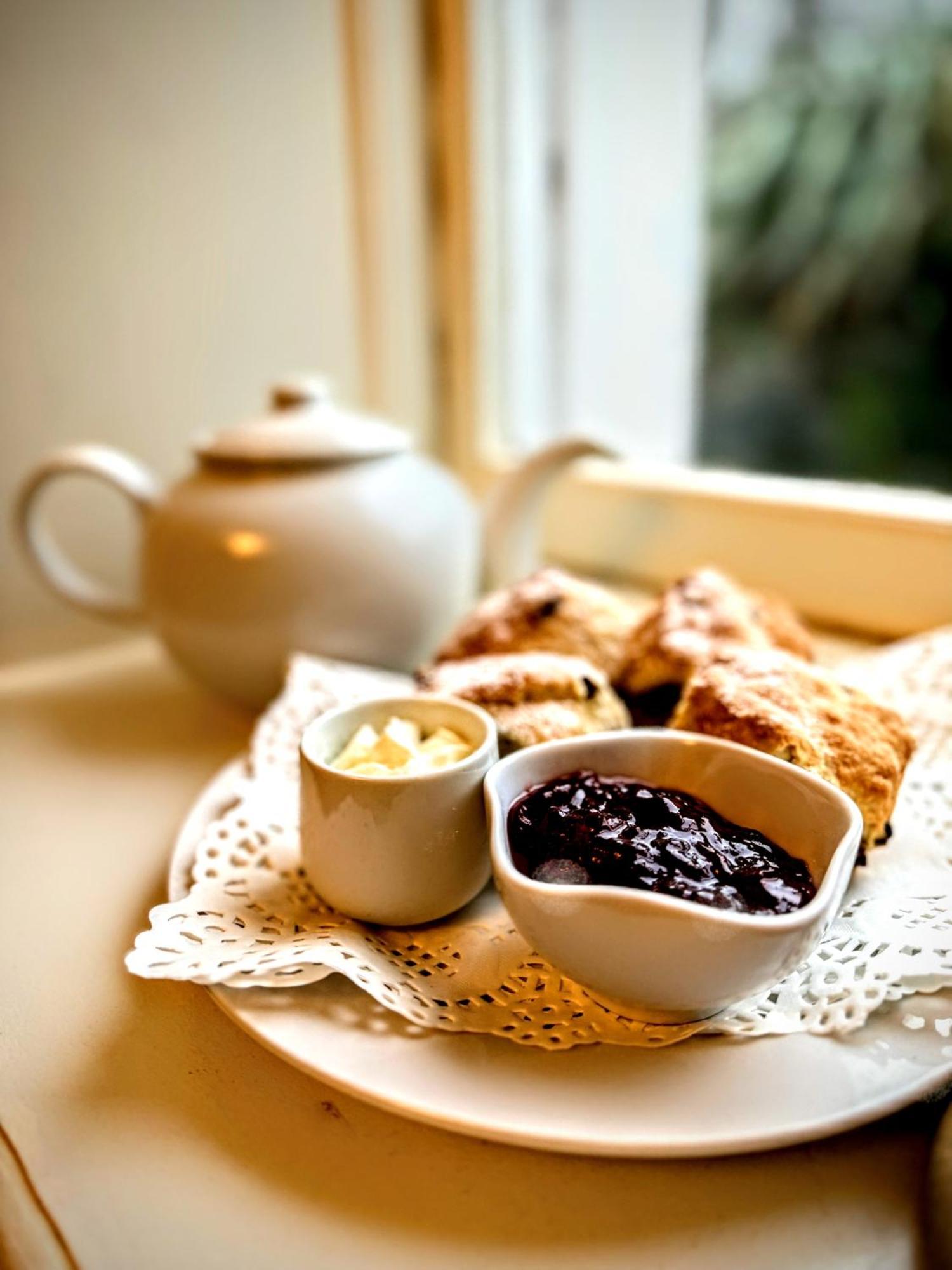 Clone Country House Aughrim Exterior foto Tea and scones