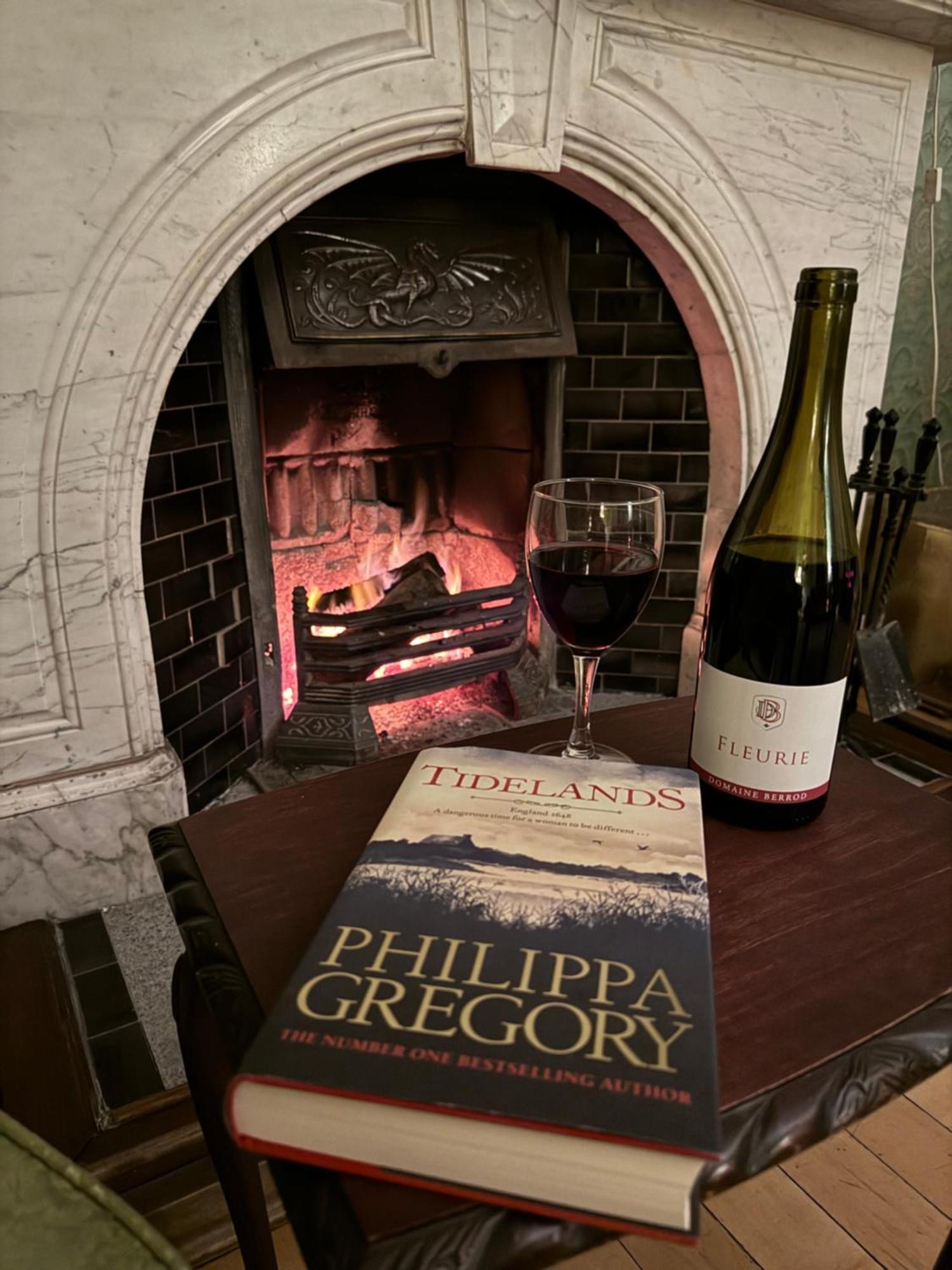 Clone Country House Aughrim Exterior foto A wine and book at the fireplace