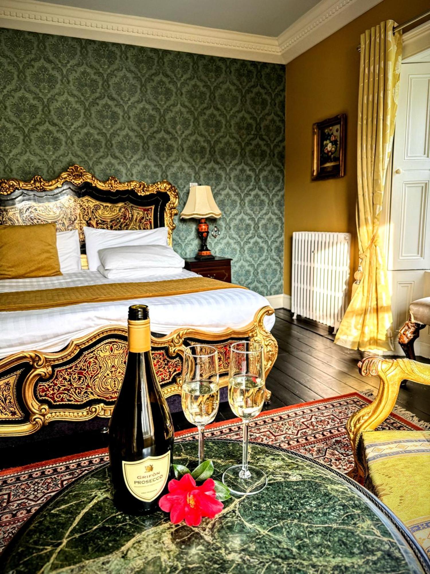 Clone Country House Aughrim Exterior foto A bedroom at the hotel