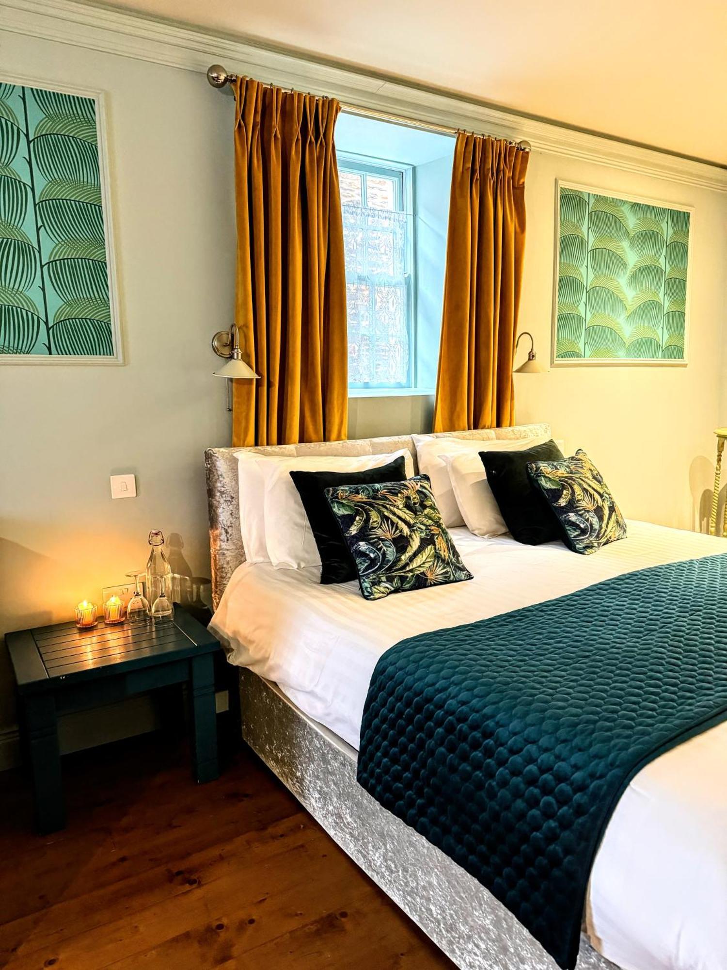 Clone Country House Aughrim Exterior foto A bedroom at The Old Vicarage