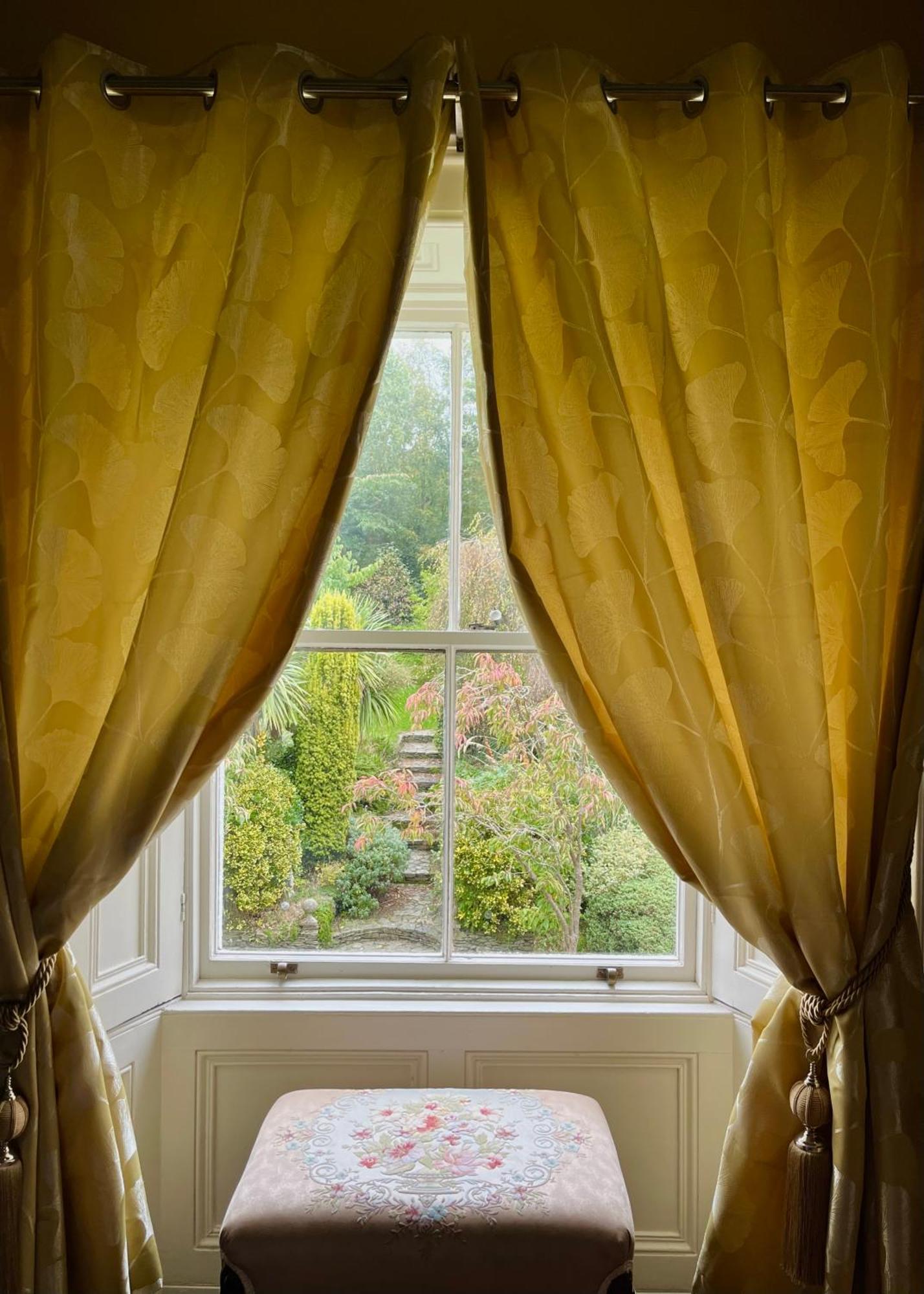 Clone Country House Aughrim Exterior foto Curtains